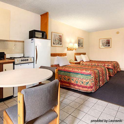 Express Inn & Suites Clearwater Pinellas Park Szoba fotó