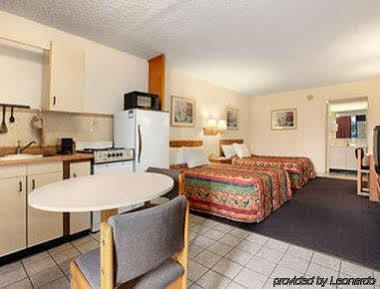 Express Inn & Suites Clearwater Pinellas Park Kültér fotó
